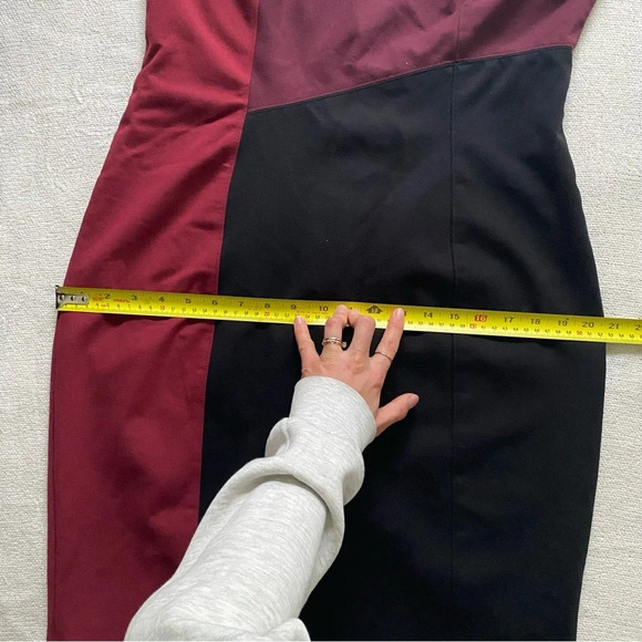 WHITE House Black Market Black and Maroon/Burgundy Scoop Neck Dress Size 12 - Picture 11 of 13